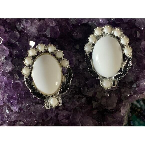 Statement Black and White Clip Earrings, in Silver, Unmarked - Picture 1 of 3